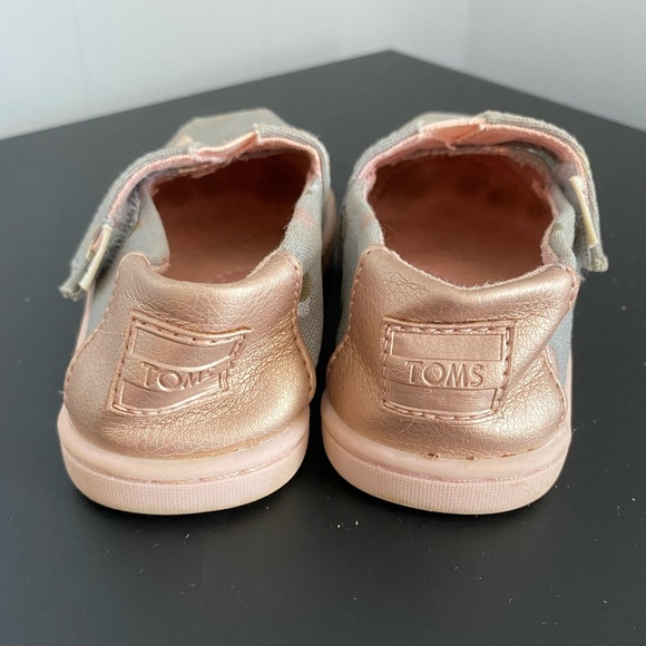 TOMS Toddler Shoes - Picture 3 of 4